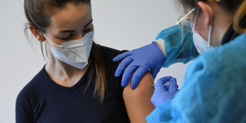 La vaccination anti-Covid ouverte au plus de 18 ans sous certaines conditions